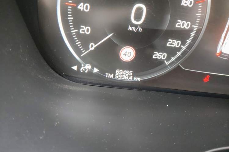 Used Volvo XC60 2020 T5 4x4 Smart Luxury Edition Odometer Close Up