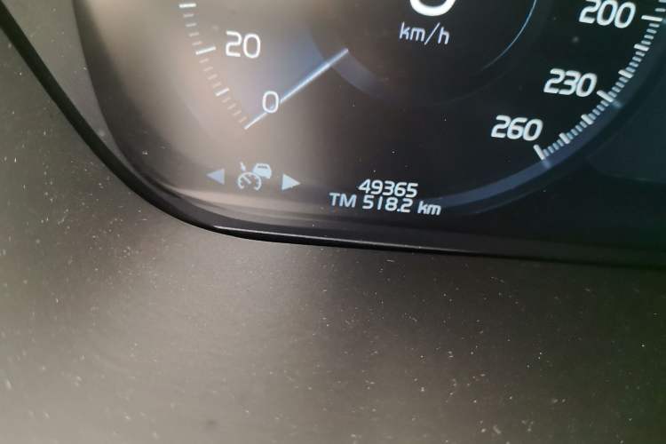 Used Volvo XC60 2020 T5 4x4 Smart Luxury Edition Odometer Close Up
