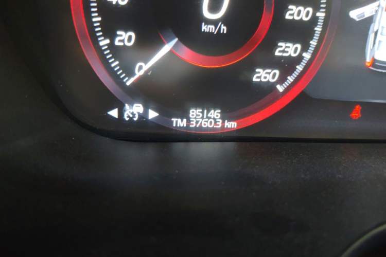 Used Volvo XC60 2020 T5 4x4 Smart Luxury Edition Odometer Close Up