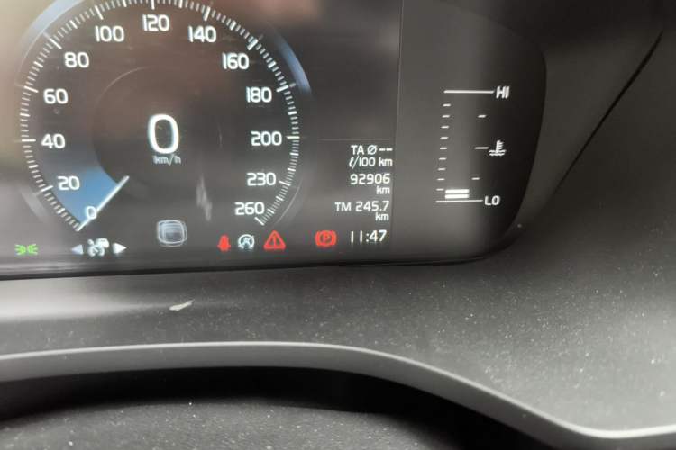 Used Volvo XC60 2020 T5 4x4 Smart Luxury Edition Odometer Close Up