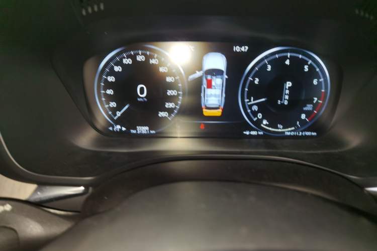 Used Volvo XC60 2020 T5 4x4 Smart Luxury Edition Odometer Close Up