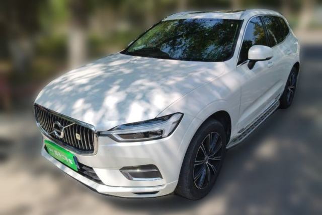 Ojetý Volvo XC60 2020 T5 4x4 Smart Luxury Edition