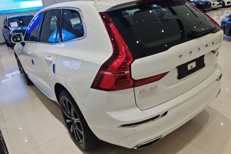 Used Volvo XC60 2020 T5 4x4 Smart Luxury Edition Rear Left 45 Deg