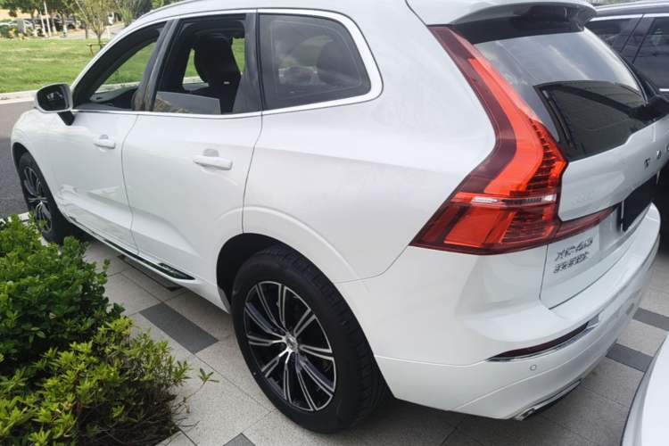 Used Volvo XC60 2020 T5 4x4 Smart Luxury Edition Rear Left 45 Deg
