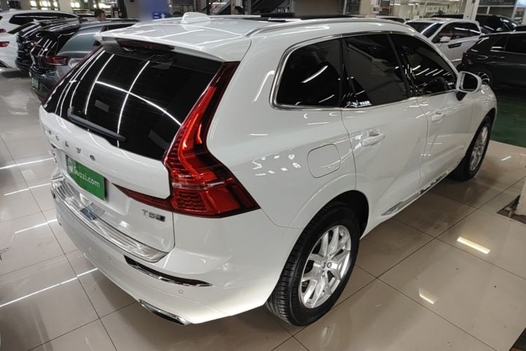Used Volvo XC60 2020 T5 4x4 Zhiyi Luxury Edition Rear Right 45 Deg