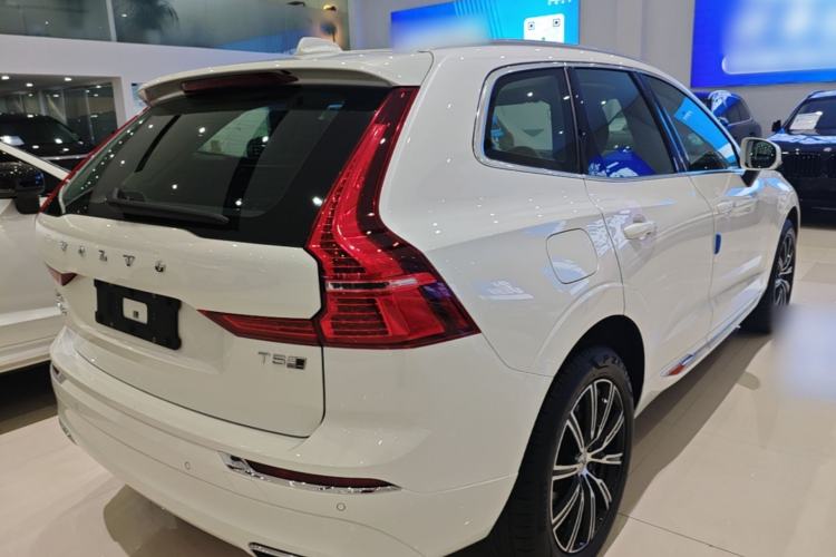 Used Volvo XC60 2020 T5 4x4 Smart Luxury Edition Rear Right 45 Deg