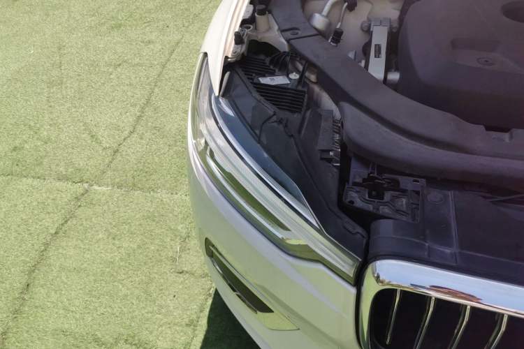 Used Volvo XC60 2020 T5 4x4 Smart Luxury Edition Right Front Headlight
