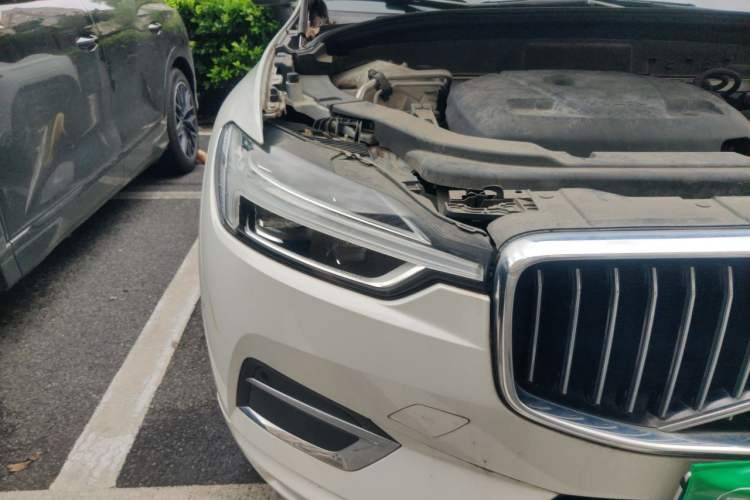 Used Volvo XC60 2020 T5 4x4 Smart Luxury Edition Right Front Headlight