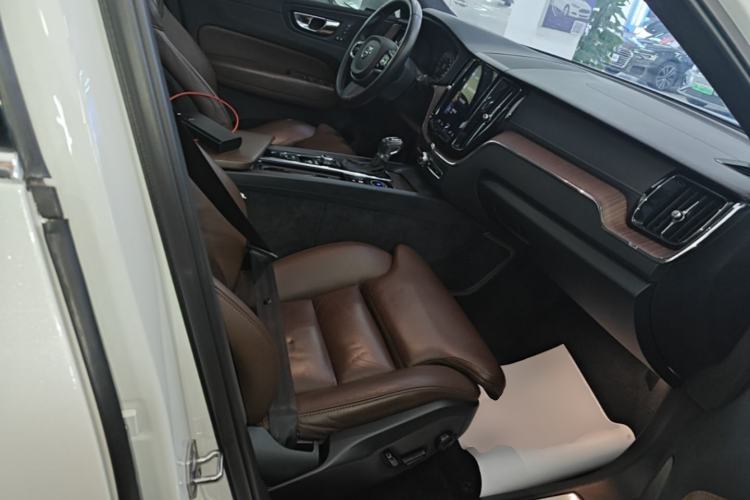 Used Volvo XC60 2020 T5 4x4 Smart Luxury Edition Right Front Seat