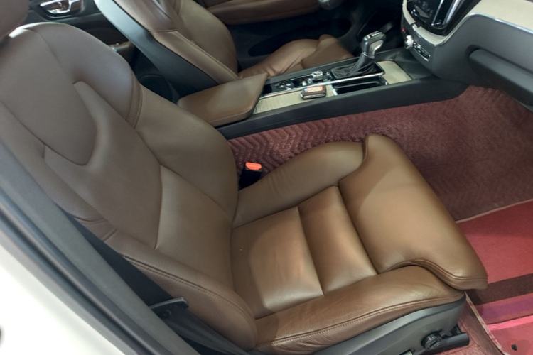 Used Volvo XC60 2020 T5 4x4 Smart Luxury Edition Right Front Seat
