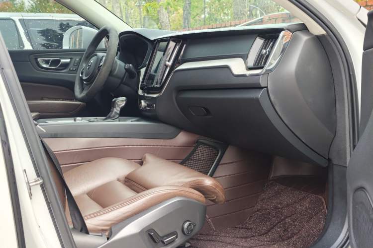 Used Volvo XC60 2020 T5 4x4 Smart Luxury Edition Right Front Seat