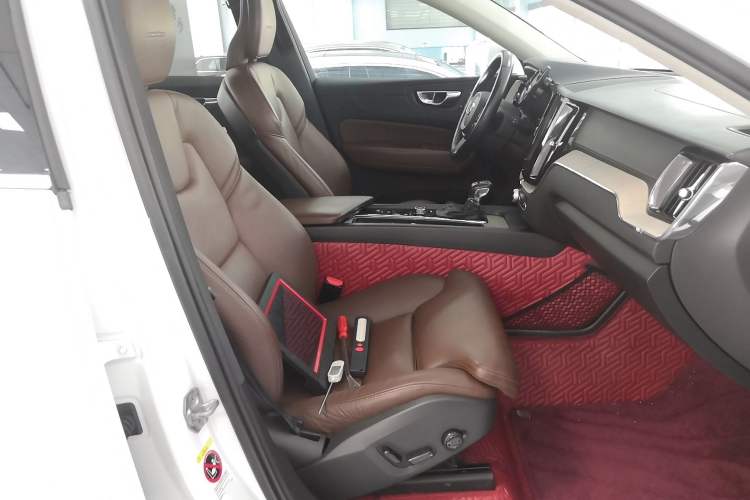 Used Volvo XC60 2020 T5 4x4 Smart Luxury Edition Right Front Seat