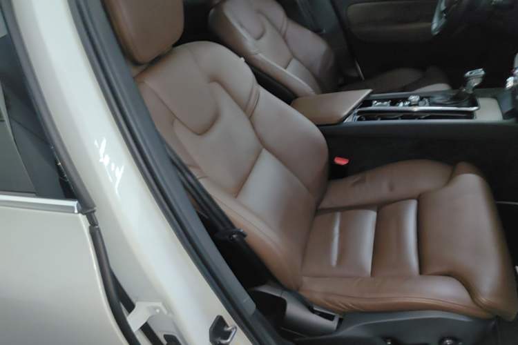 Used Volvo XC60 2020 T5 4x4 Smart Luxury Edition Right Front Seat