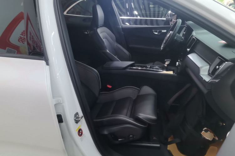 Used Volvo XC60 2020 T5 4x4 Smart & Dynamic Sport Edition Right Front Seat