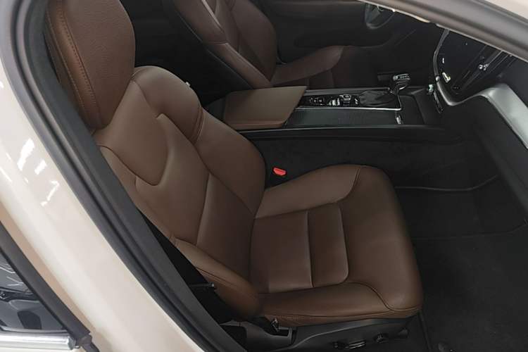 Used Volvo XC60 2020 T5 4x4 Zhiyi Luxury Edition Right Front Seat