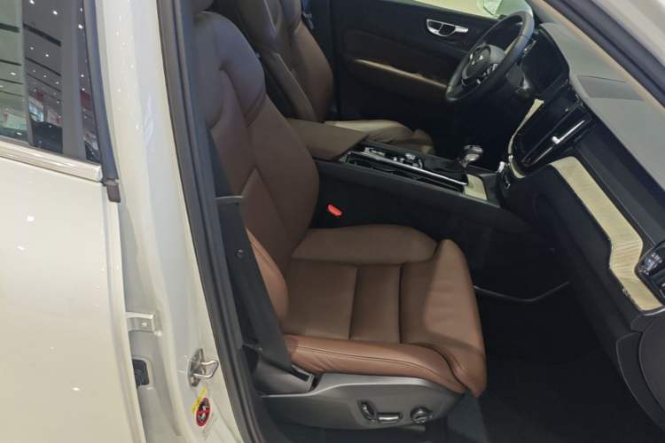 Used Volvo XC60 2020 T5 4x4 Smart Luxury Edition Right Front Seat