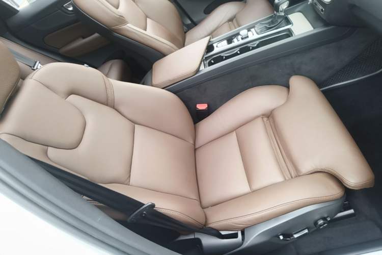 Used Volvo XC60 2020 T5 4x4 Smart Luxury Edition Right Front Seat