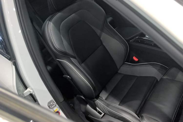 Used Volvo XC60 2020 T5 4x4 Smart & Dynamic Sport Edition Right Front Seat