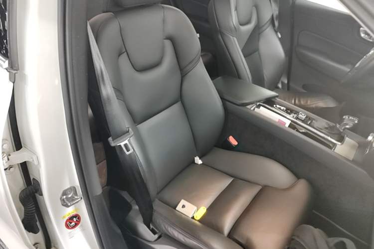 Used Volvo XC60 2020 T5 4x4 Smart Luxury Edition Right Front Seat