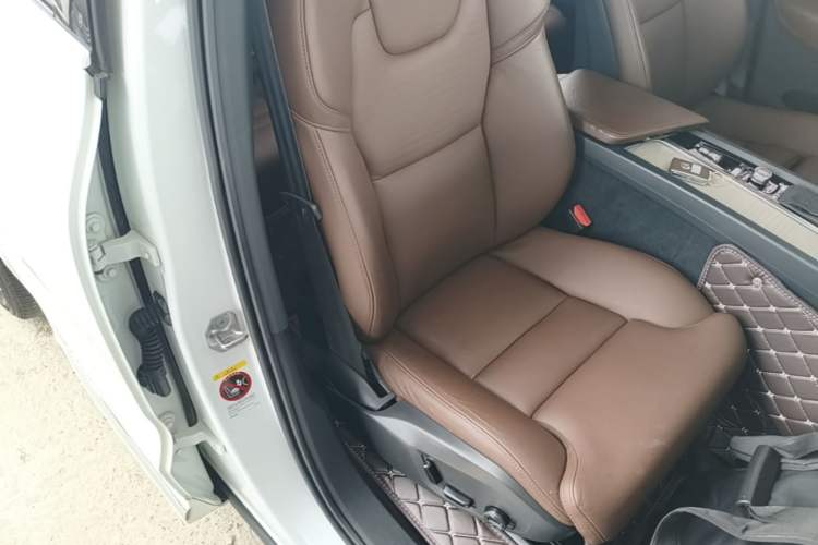 Used Volvo XC60 2020 T5 4x4 Smart Luxury Edition Right Front Seat