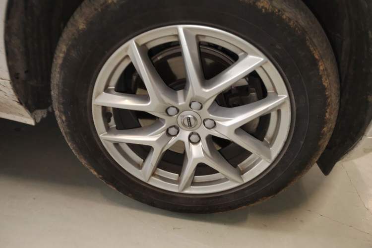 Used Volvo XC60 2020 T5 4x4 Zhiyi Luxury Edition Right Front Wheel Hub