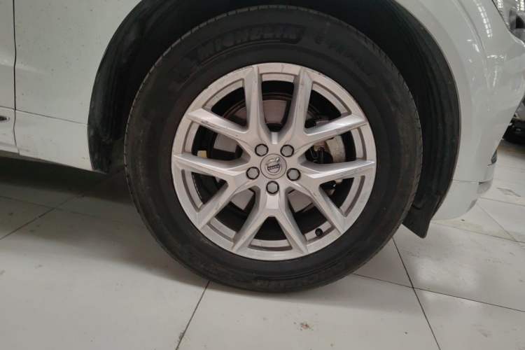 Used Volvo XC60 2020 T5 4x4 Zhiyi Luxury Edition Right Front Wheel Hub