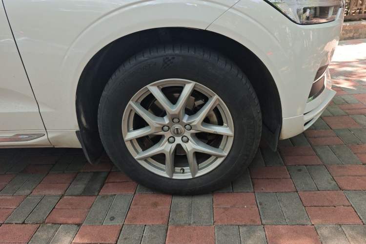 Used Volvo XC60 2020 T5 4x4 Zhiyi Luxury Edition Right Front Wheel Hub