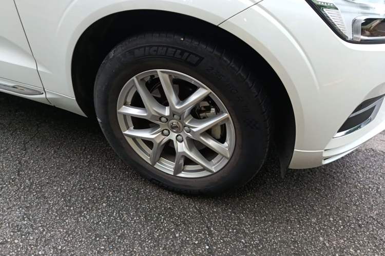 Used Volvo XC60 2020 T5 4x4 Zhiyi Luxury Edition Right Front Wheel Hub