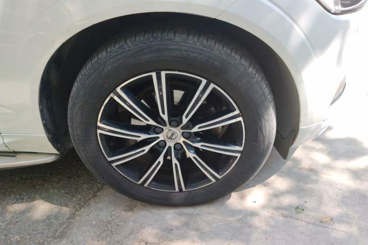 Used Volvo XC60 2020 T5 4x4 Smart Luxury Edition Right Front Wheel Hub