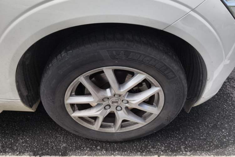 Used Volvo XC60 2020 T5 4x4 Smart Luxury Edition Right Front Wheel Hub