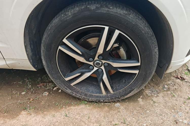 Used Volvo XC60 2020 T5 4x4 Smart & Dynamic Sport Edition Right Front Wheel Hub