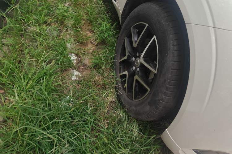 Used Volvo XC60 2020 T5 4x4 Zhiyi Luxury Edition Right Front Wheel Hub