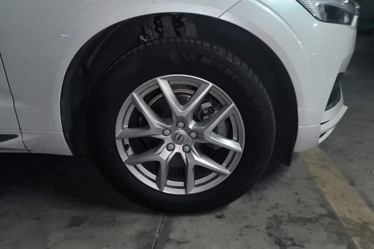 Used Volvo XC60 2020 T5 4x4 Zhiyi Luxury Edition Right Front Wheel Hub