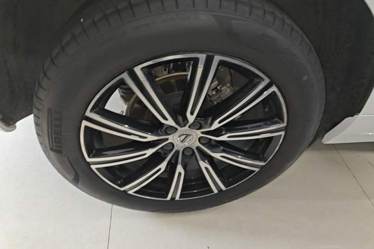 Used Volvo XC60 2020 T5 4x4 Smart Luxury Edition Right Rear Wheel Hub