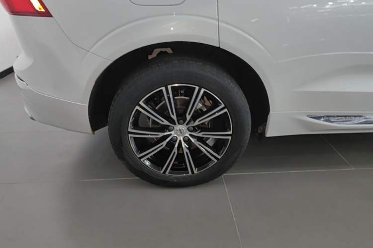Used Volvo XC60 2020 T5 4x4 Smart Luxury Edition Right Rear Wheel Hub
