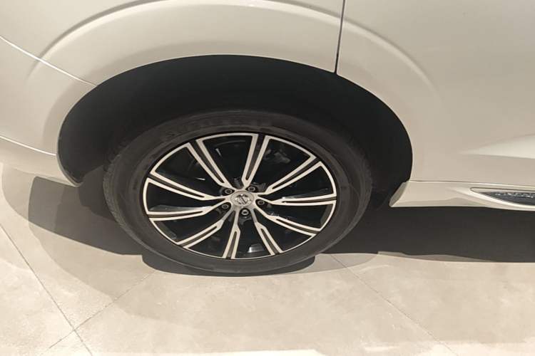 Used Volvo XC60 2020 T5 4x4 Smart Luxury Edition Right Rear Wheel Hub