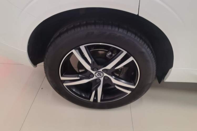 Used Volvo XC60 2020 T5 4x4 Smart & Dynamic Sport Edition Right Rear Wheel Hub