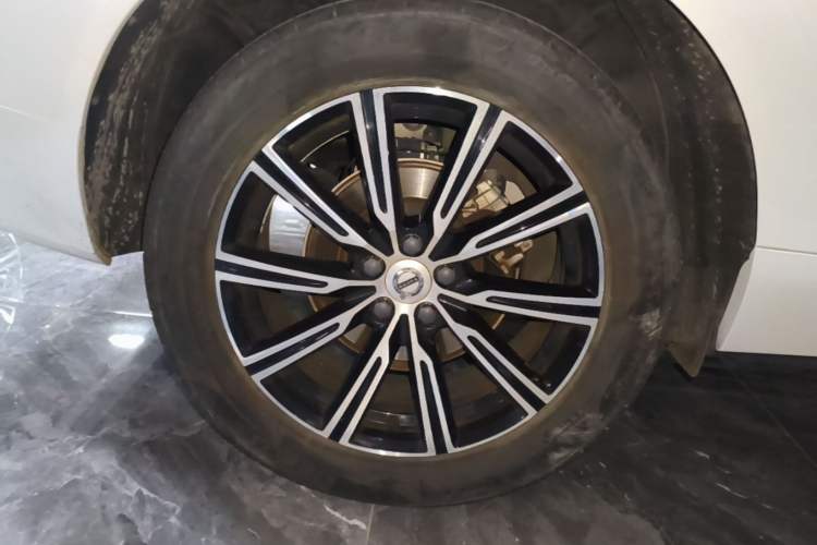Used Volvo XC60 2020 T5 4x4 Smart Luxury Edition Right Rear Wheel Hub