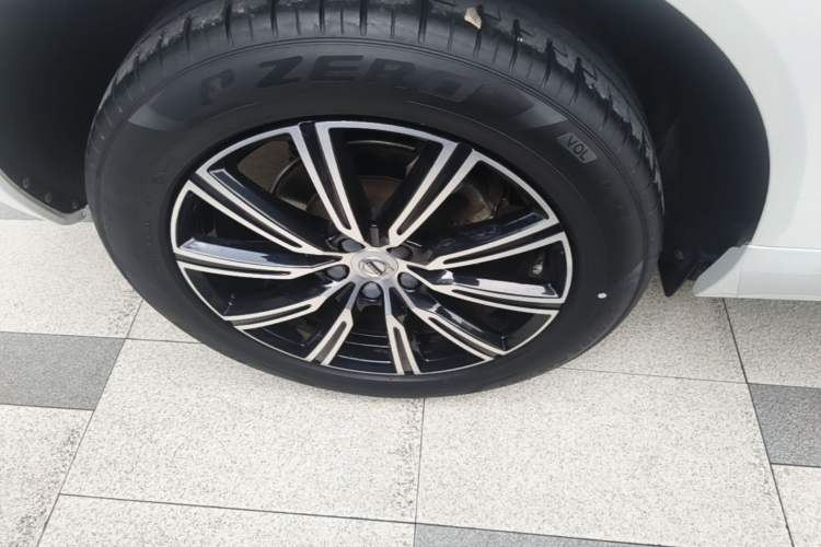 Used Volvo XC60 2020 T5 4x4 Smart Luxury Edition Right Rear Wheel Hub