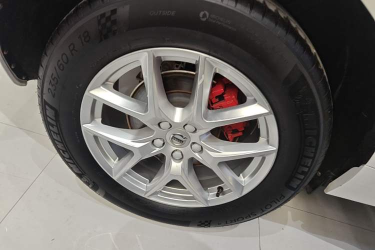 Used Volvo XC60 2020 T5 4x4 Zhiyi Luxury Edition Right Rear Wheel Hub