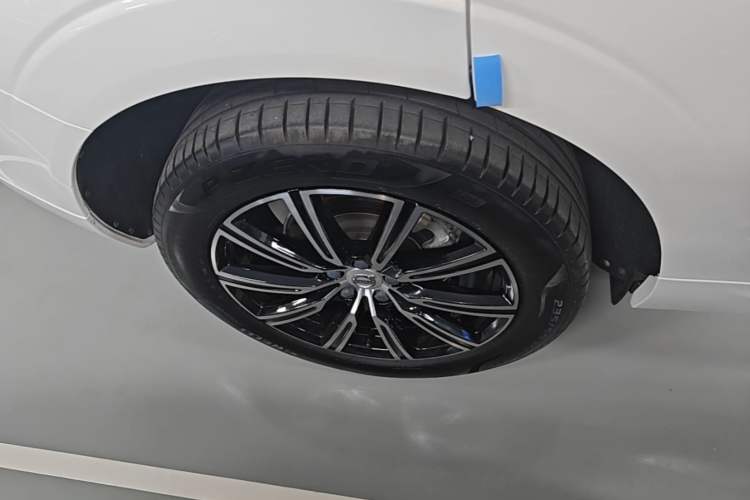 Used Volvo XC60 2020 T5 4x4 Smart Luxury Edition Right Rear Wheel Hub