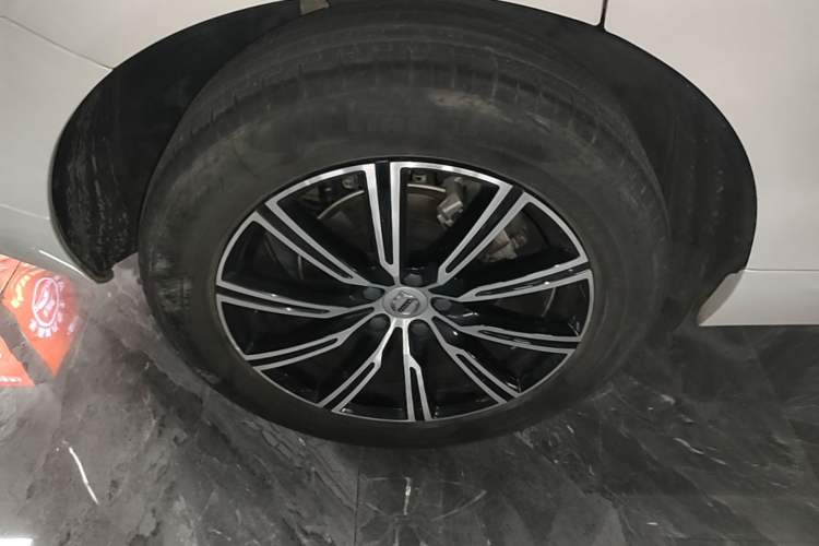 Used Volvo XC60 2020 T5 4x4 Smart Luxury Edition Right Rear Wheel Hub