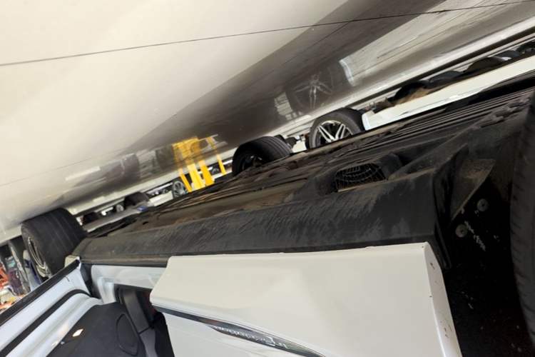 Used Volvo XC60 2020 T5 4x4 Smart Luxury Edition Right Side Sill