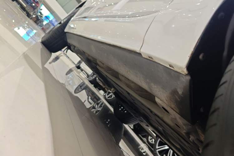 Used Volvo XC60 2020 T5 4x4 Smart Luxury Edition Right Side Sill