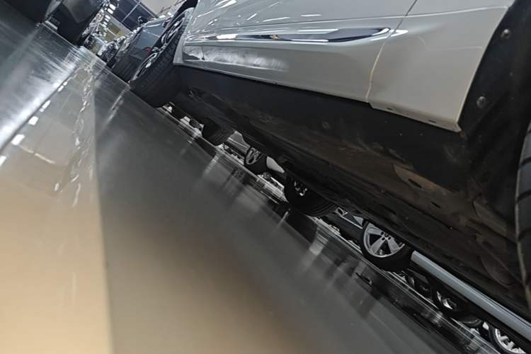 Used Volvo XC60 2020 T5 4x4 Smart Luxury Edition Right Side Sill