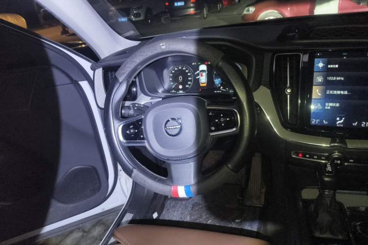 Used Volvo XC60 2020 T5 4x4 Smart Luxury Edition Steering Wheel