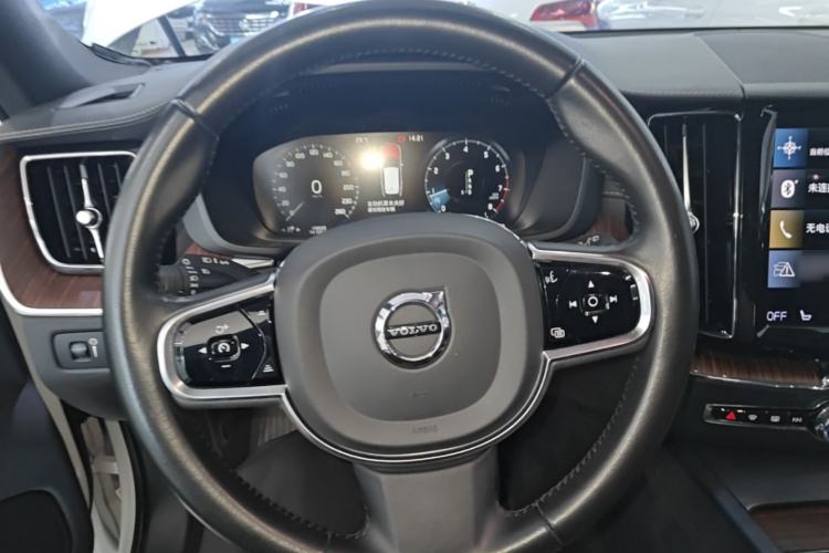 Used Volvo XC60 2020 T5 4x4 Smart Luxury Edition Steering Wheel