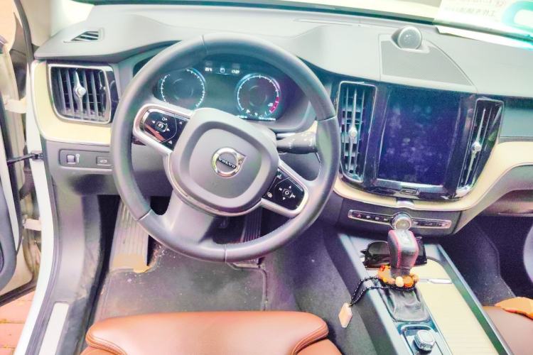 Used Volvo XC60 2020 T5 4x4 Smart Luxury Edition Steering Wheel
