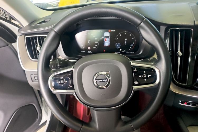 Used Volvo XC60 2020 T5 4x4 Smart Luxury Edition Steering Wheel