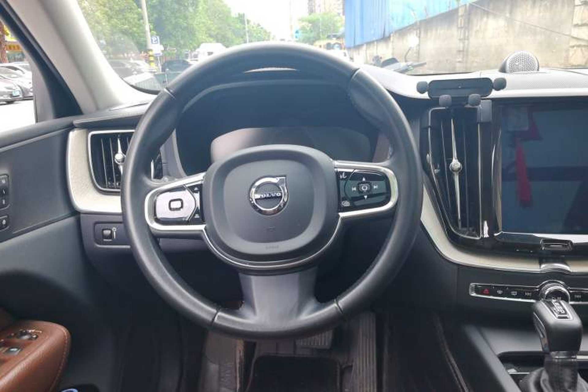 Used Volvo XC60 2020 T5 4x4 Smart Luxury Edition Steering Wheel